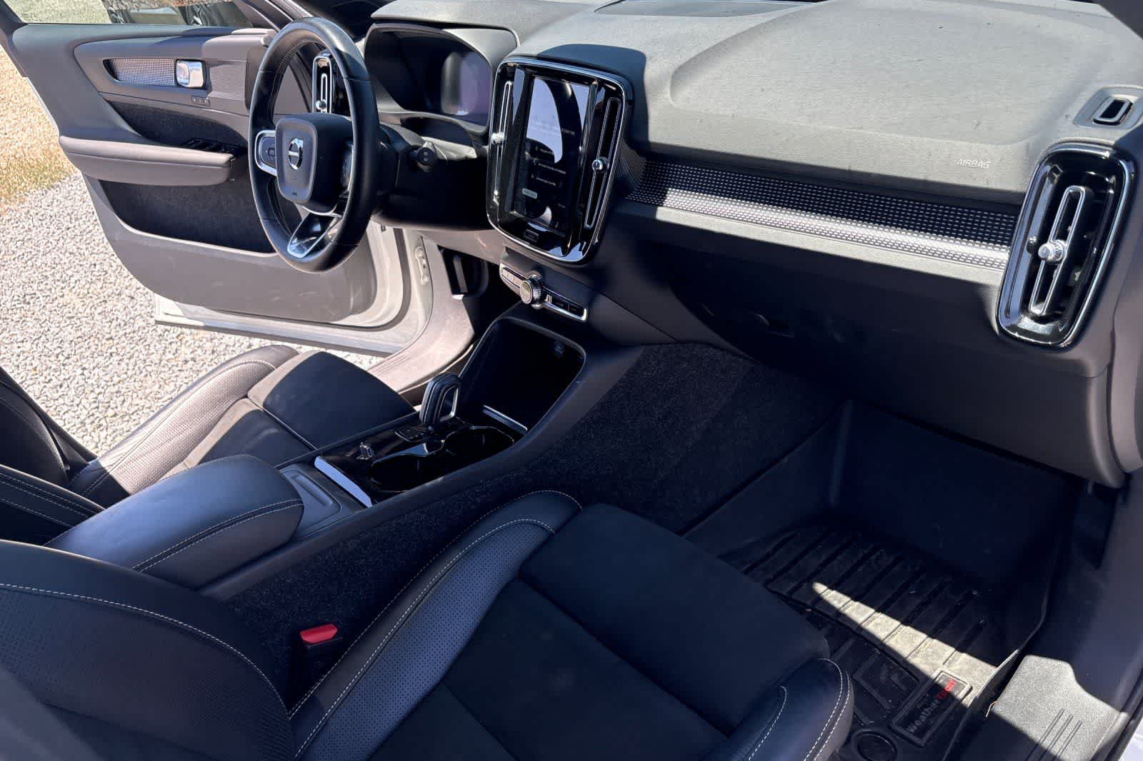 Thumbnail: 2021 Volvo XC40 - 18