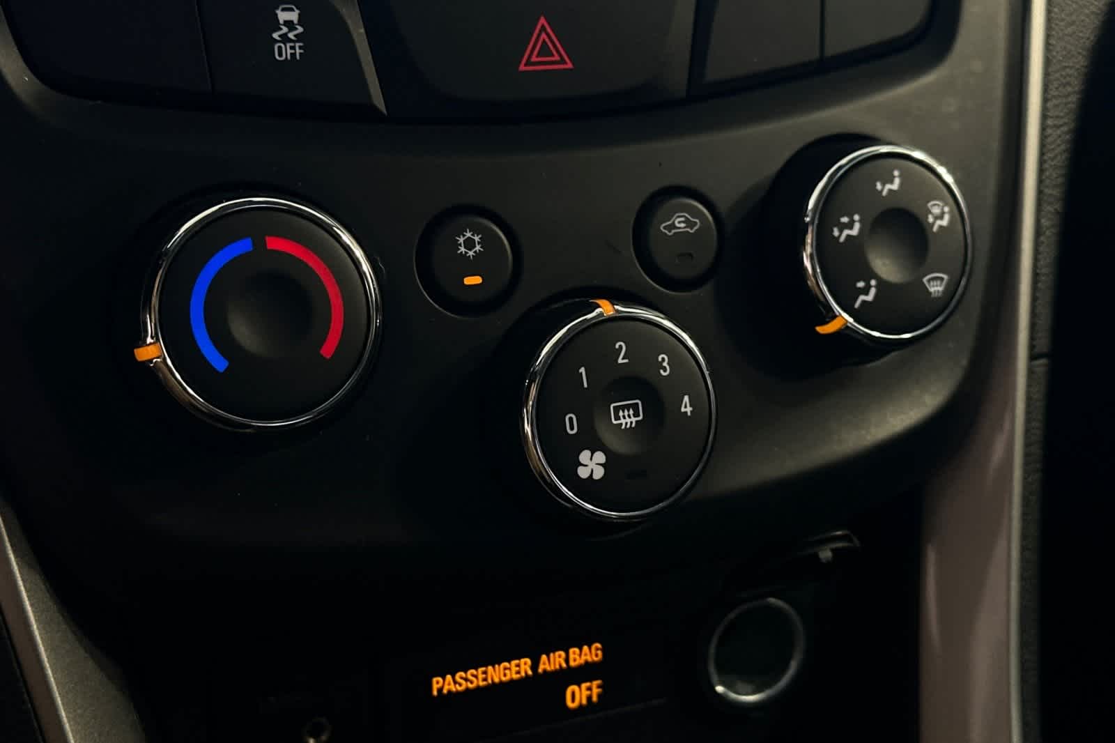 Thumbnail: 2020 Chevrolet Trax - 23