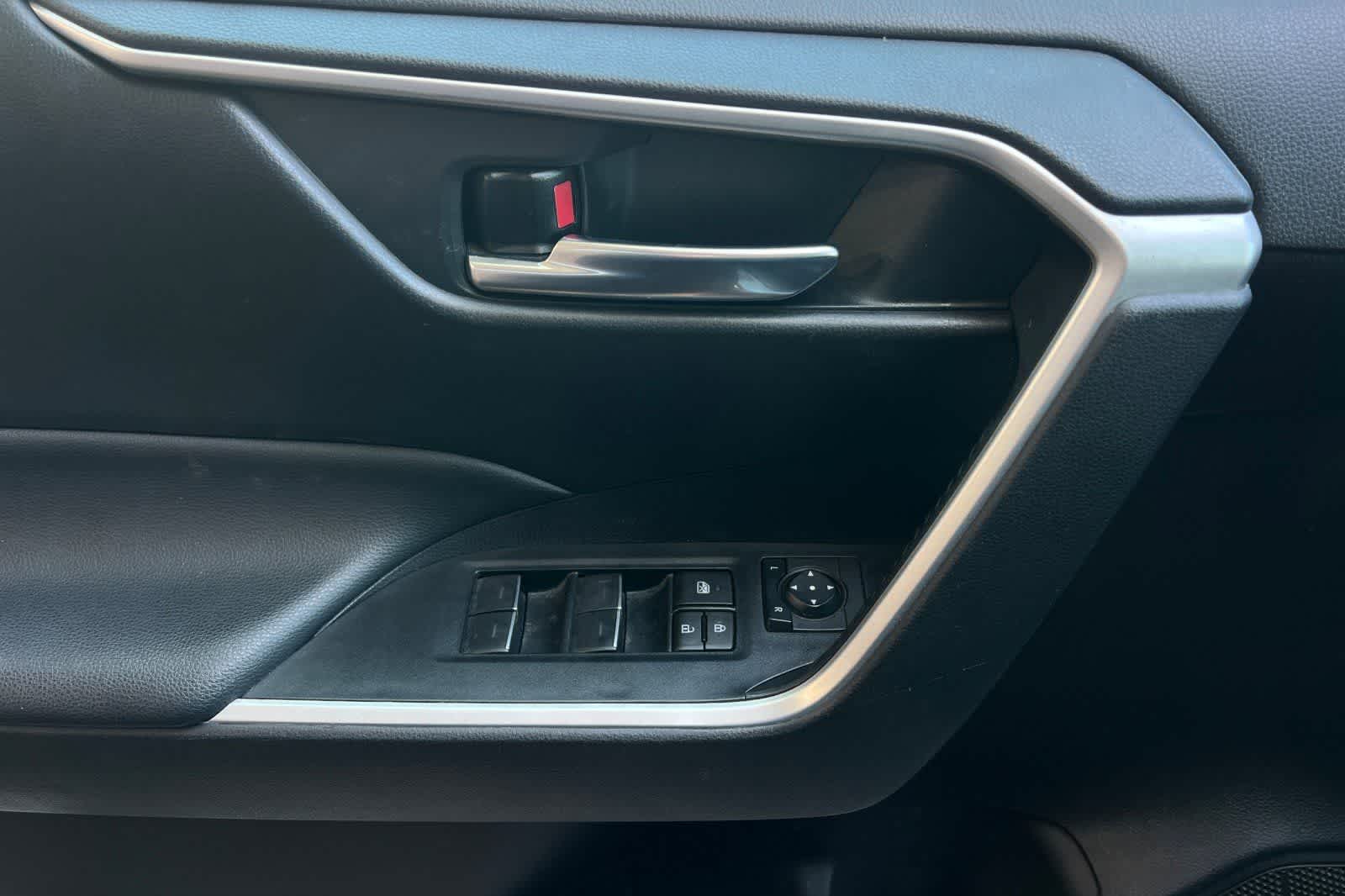 Thumbnail: 2023 Toyota RAV4 - 15