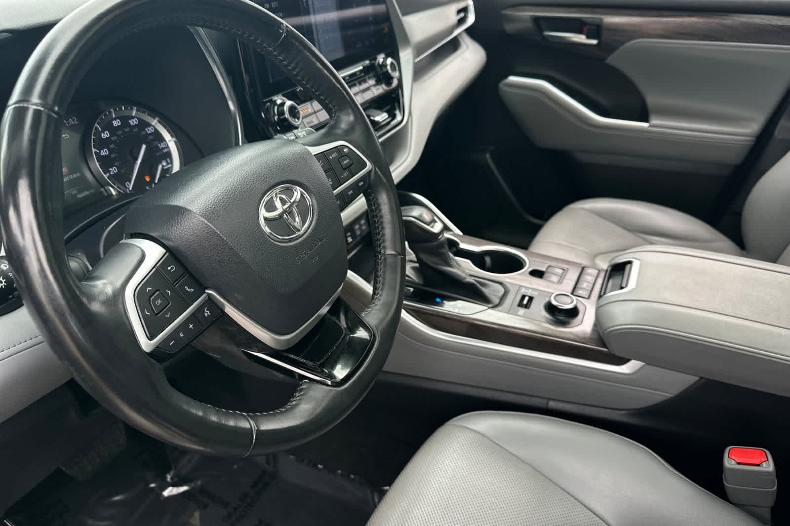 Thumbnail: 2022 Toyota Highlander - 12