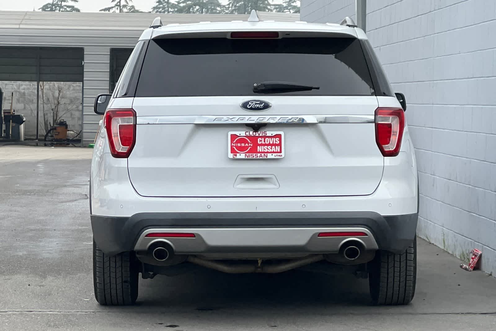 Thumbnail: 2016 Ford Explorer - 8