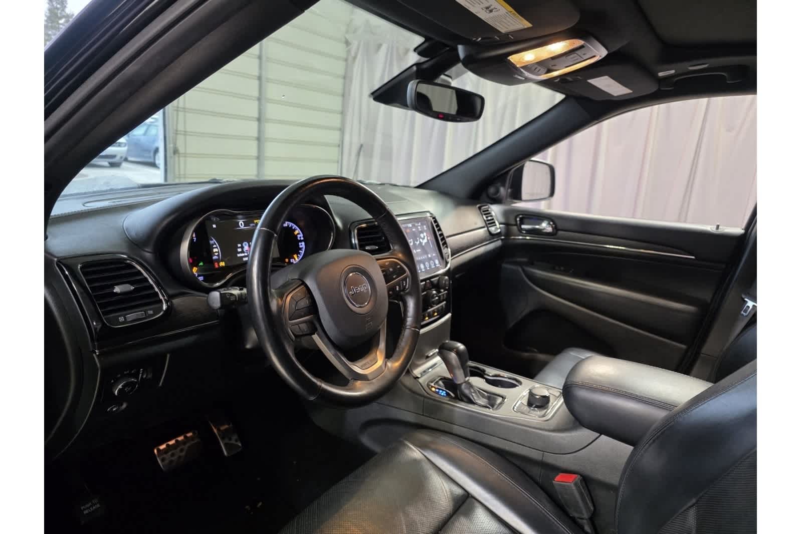 Thumbnail: 2020 Jeep Grand Cherokee - 18