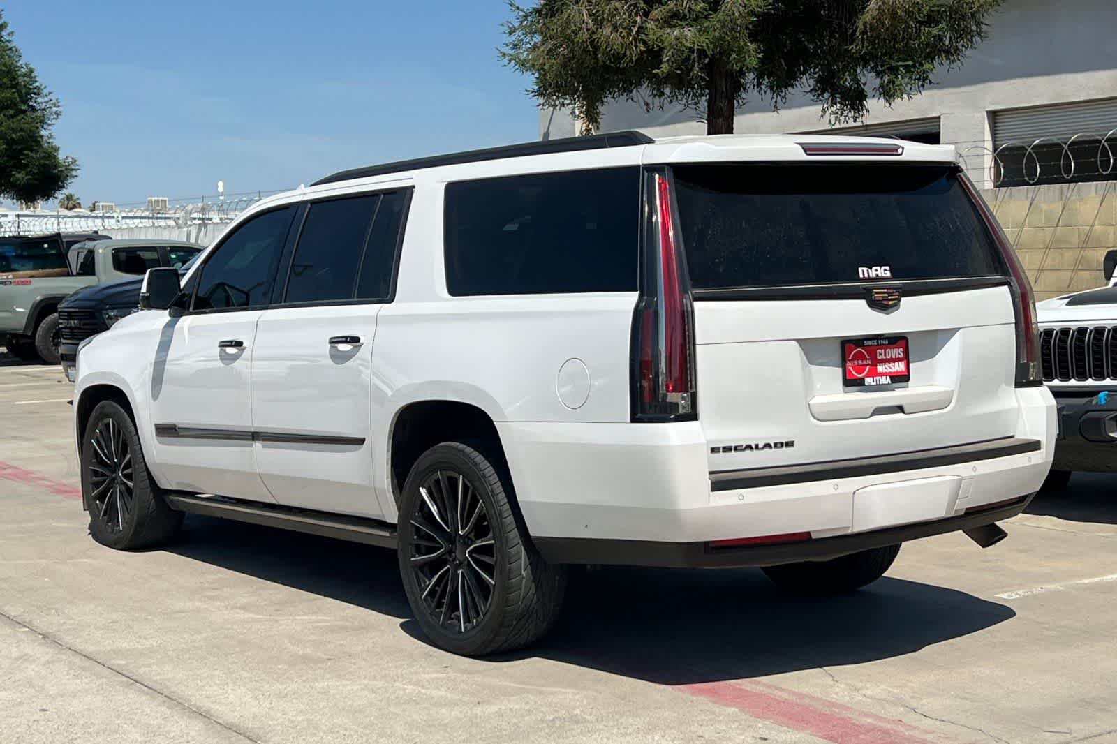 Thumbnail: 2016 Cadillac Escalade - 7