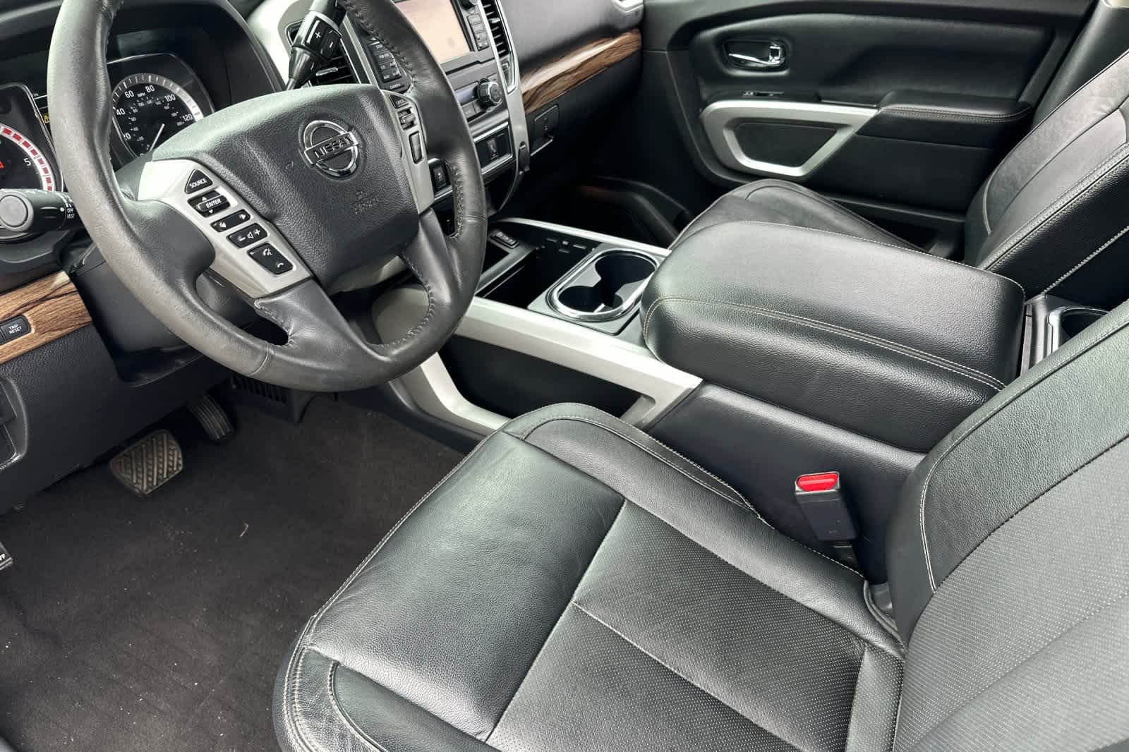 2017 Nissan Titan SL 14