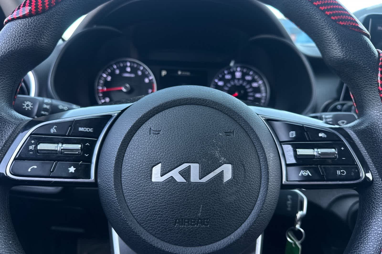 Thumbnail: 2022 Kia Forte - 24