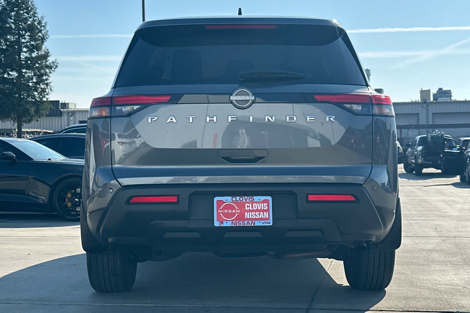 Thumbnail: 2025 Nissan Pathfinder - 8