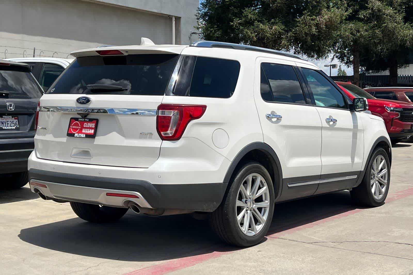 Thumbnail: 2016 Ford Explorer - 3