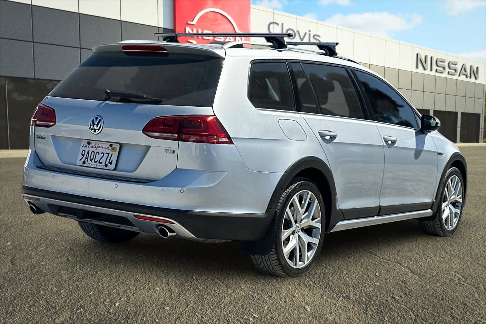 Thumbnail: 2017 Volkswagen Golf - 3