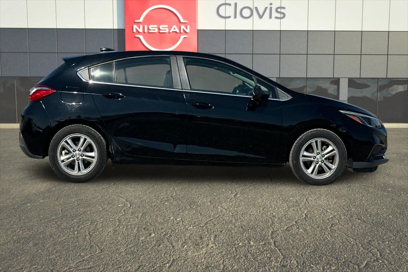 Thumbnail: 2017 Chevrolet Cruze - 9