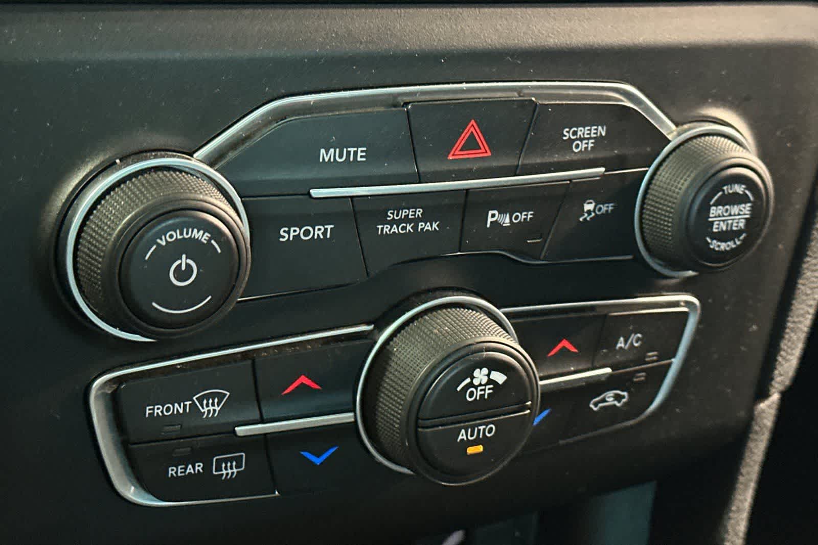 Thumbnail: 2018 Dodge Charger - 21