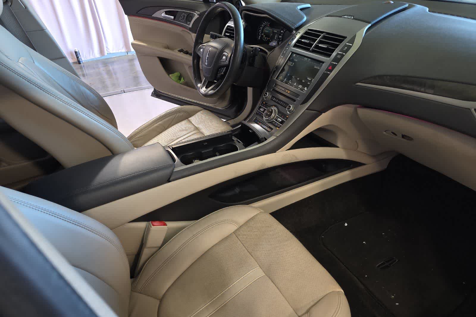 Thumbnail: 2017 Lincoln MKZ - 17
