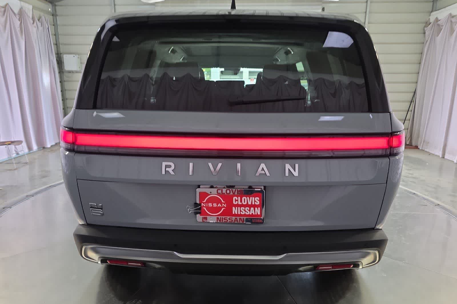 Thumbnail: 2023 Rivian R1S - 8