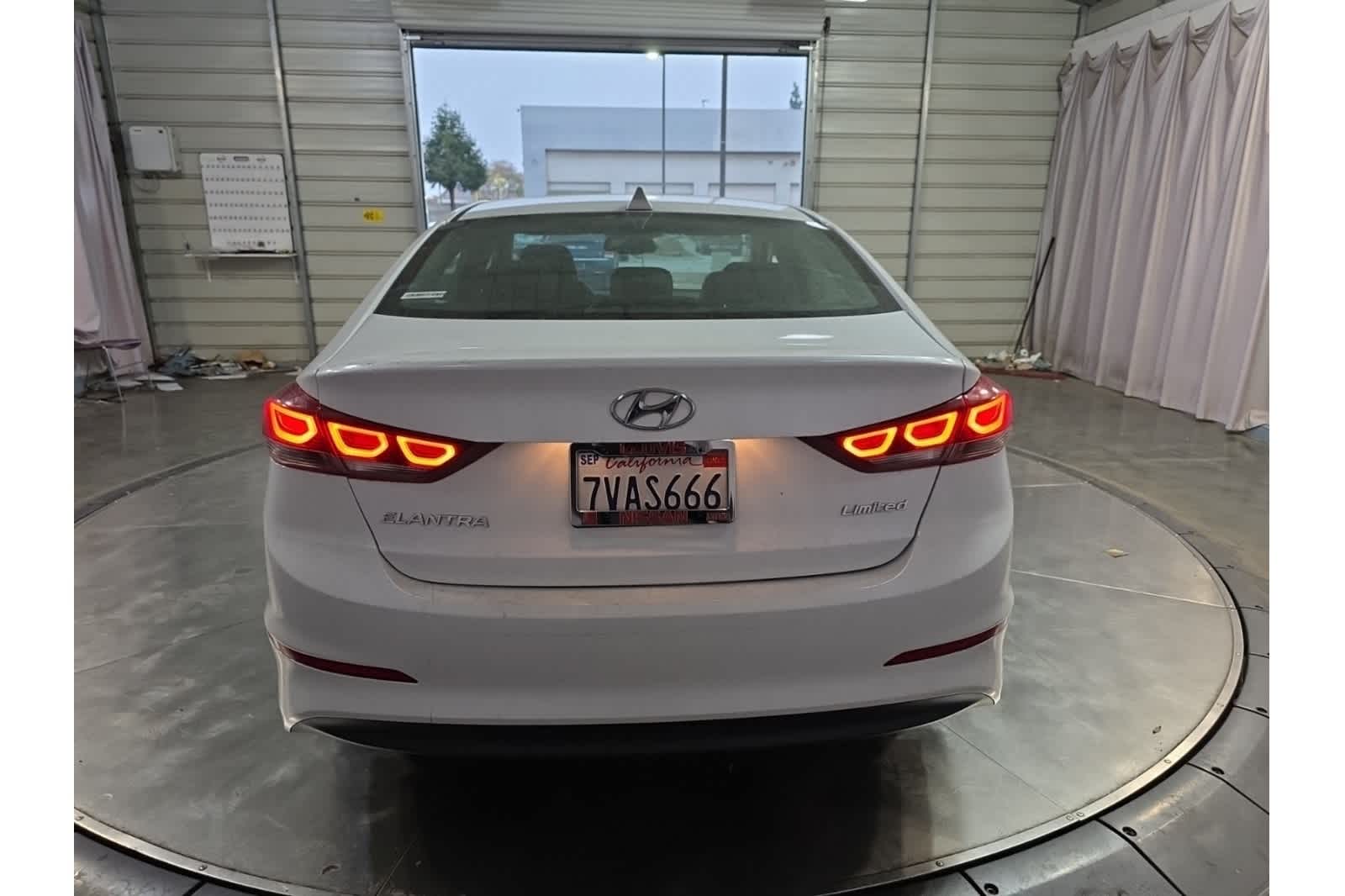 Thumbnail: 2017 Hyundai Elantra - 6