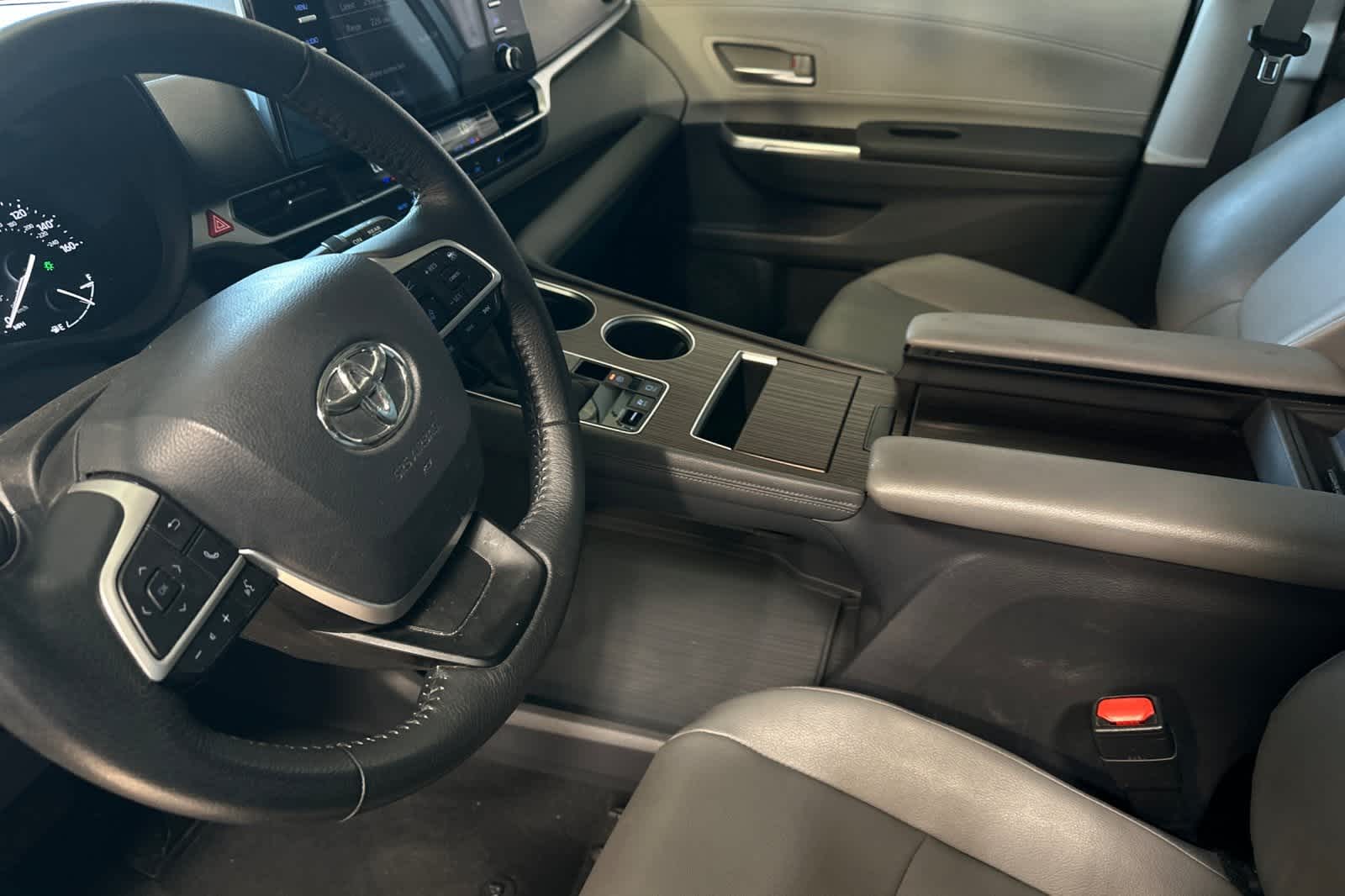 Thumbnail: 2023 Toyota Sienna - 14