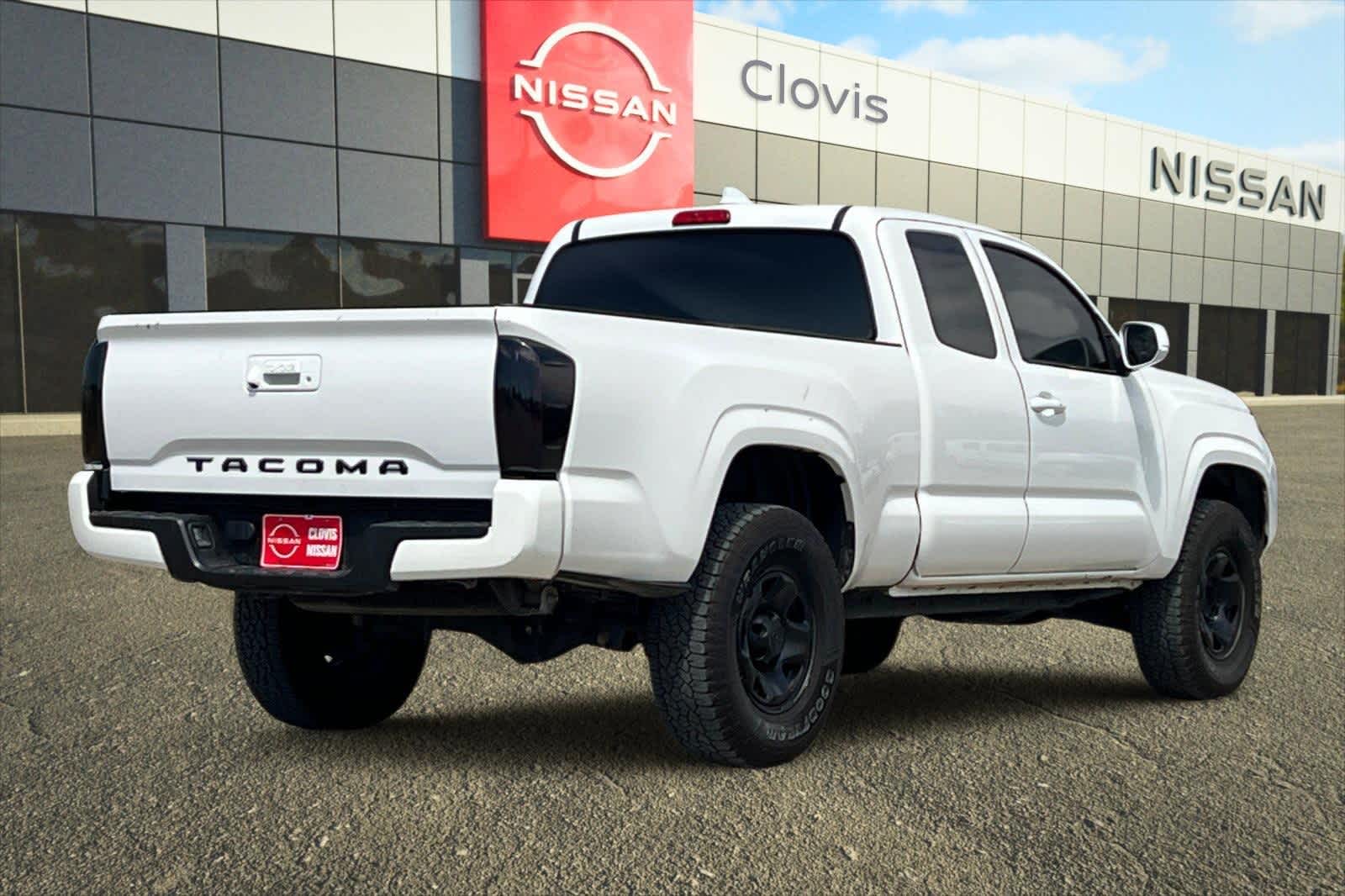 Thumbnail: 2022 Toyota Tacoma - 3