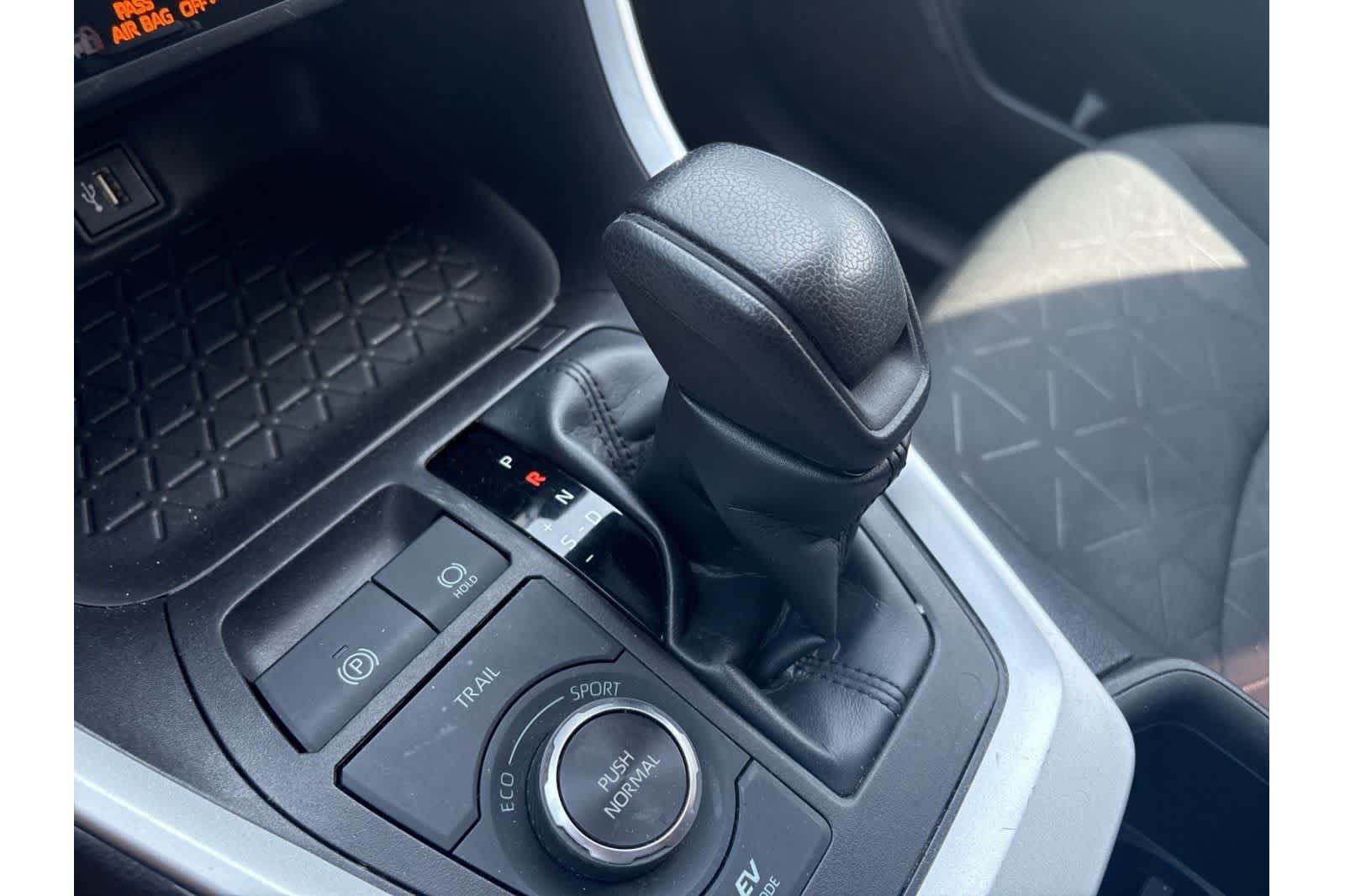 Thumbnail: 2023 Toyota RAV4 - 21