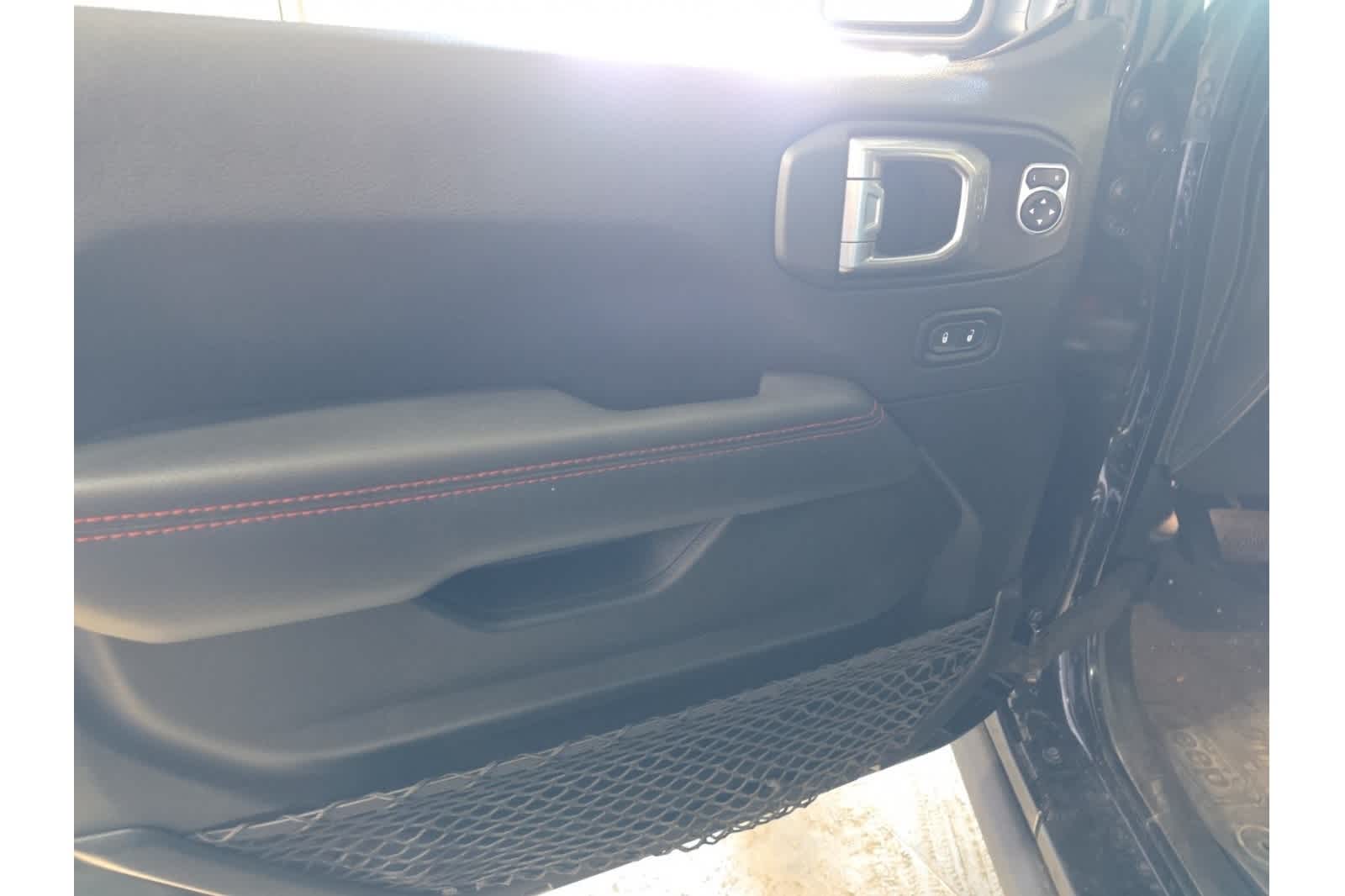 Thumbnail: 2022 Jeep Wrangler - 18