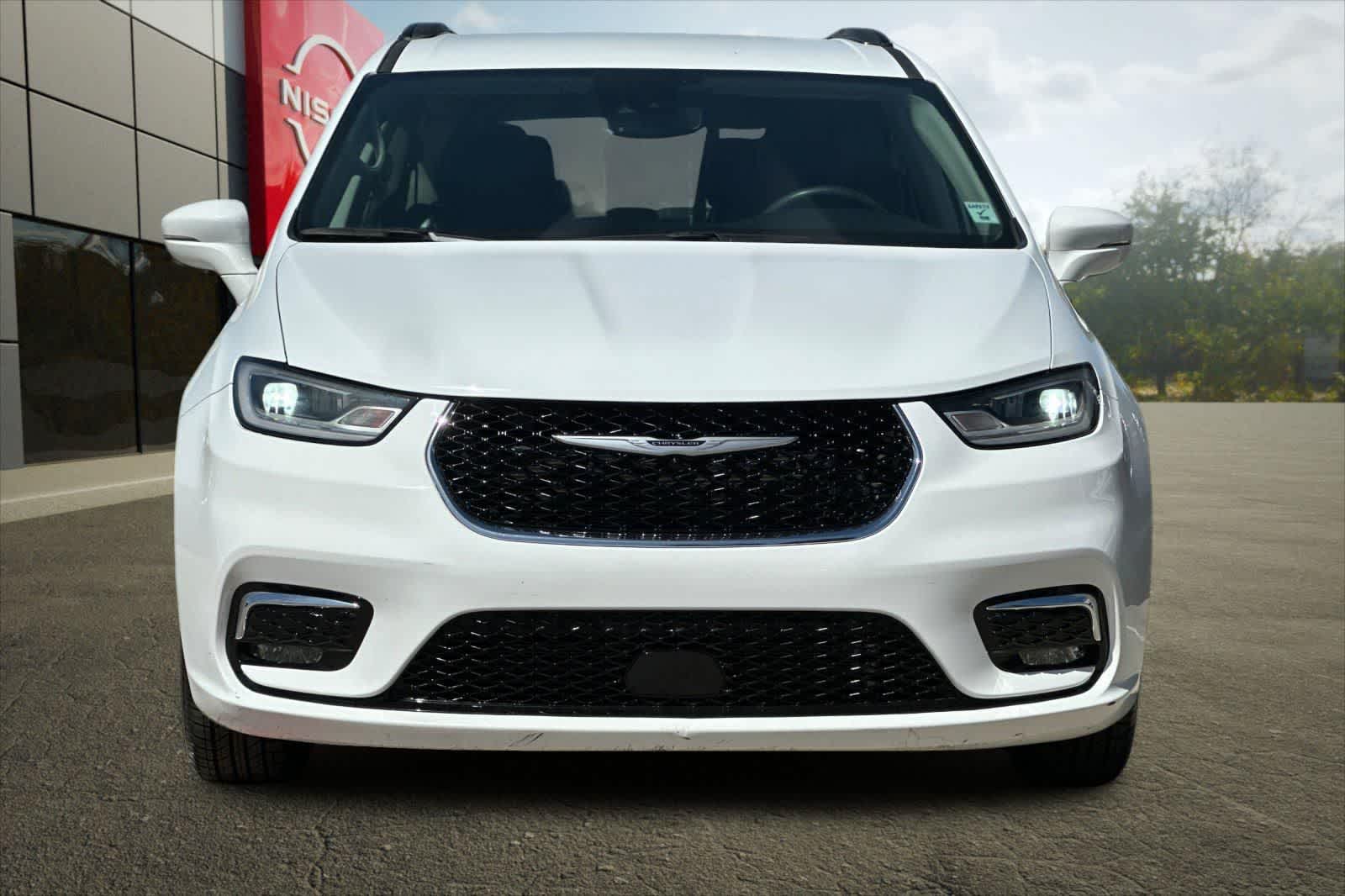 Thumbnail: 2022 Chrysler Pacifica - 11