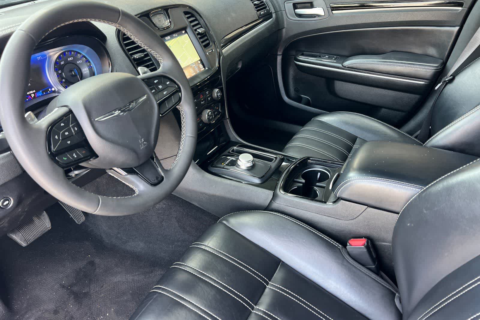 Thumbnail: 2023 Chrysler 300 - 14