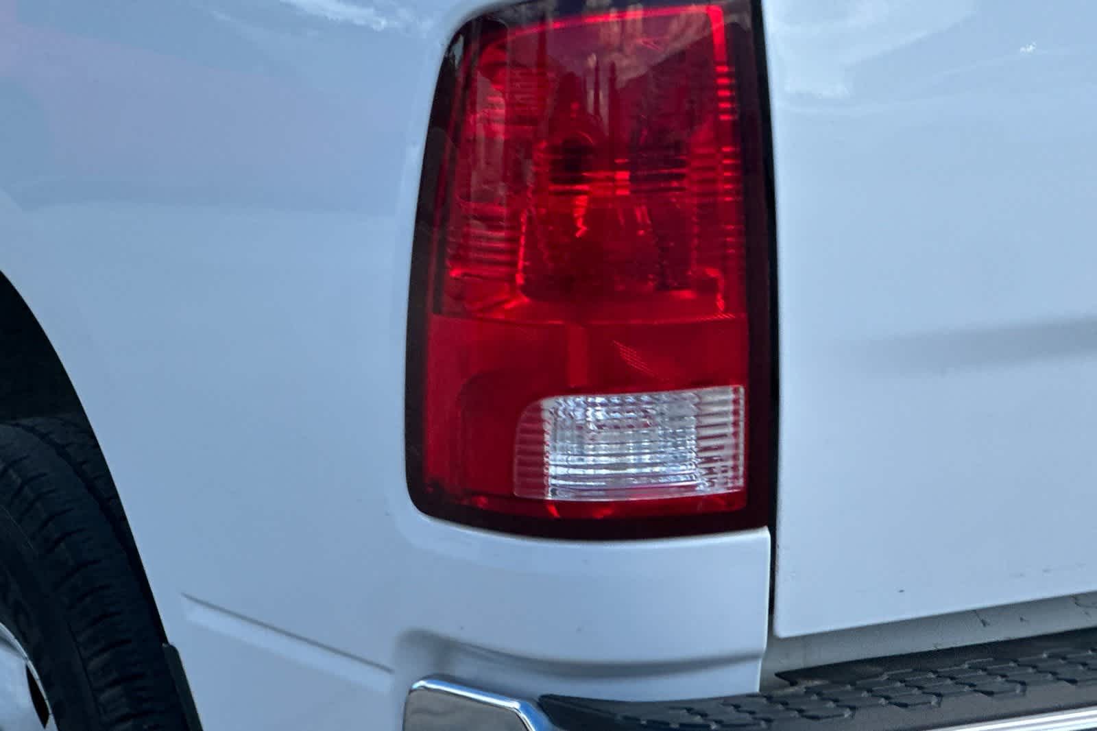 Thumbnail: 2019 RAM 1500 Classic - 13