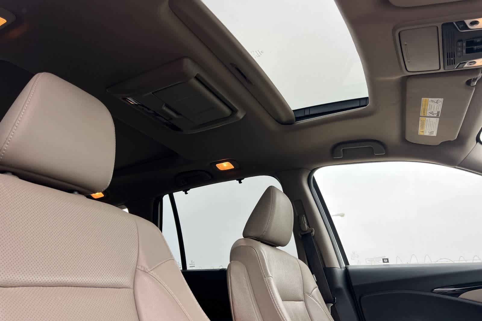 Thumbnail: 2017 Honda Pilot - 19