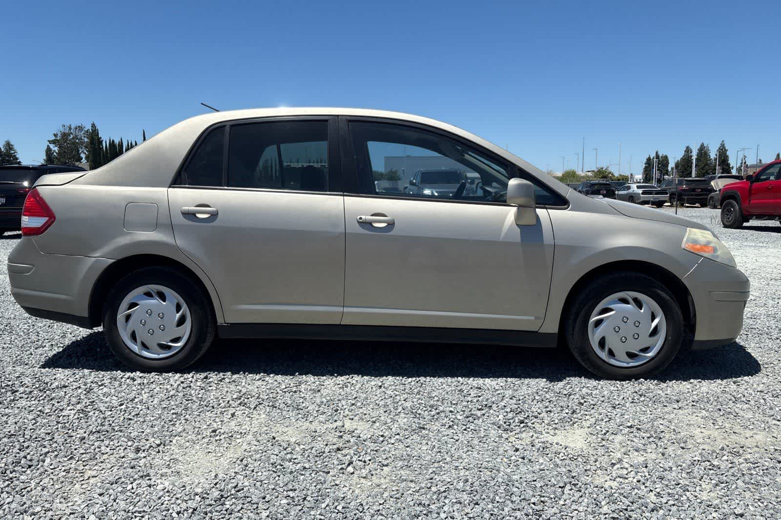 Thumbnail: 2009 Nissan Versa - 9
