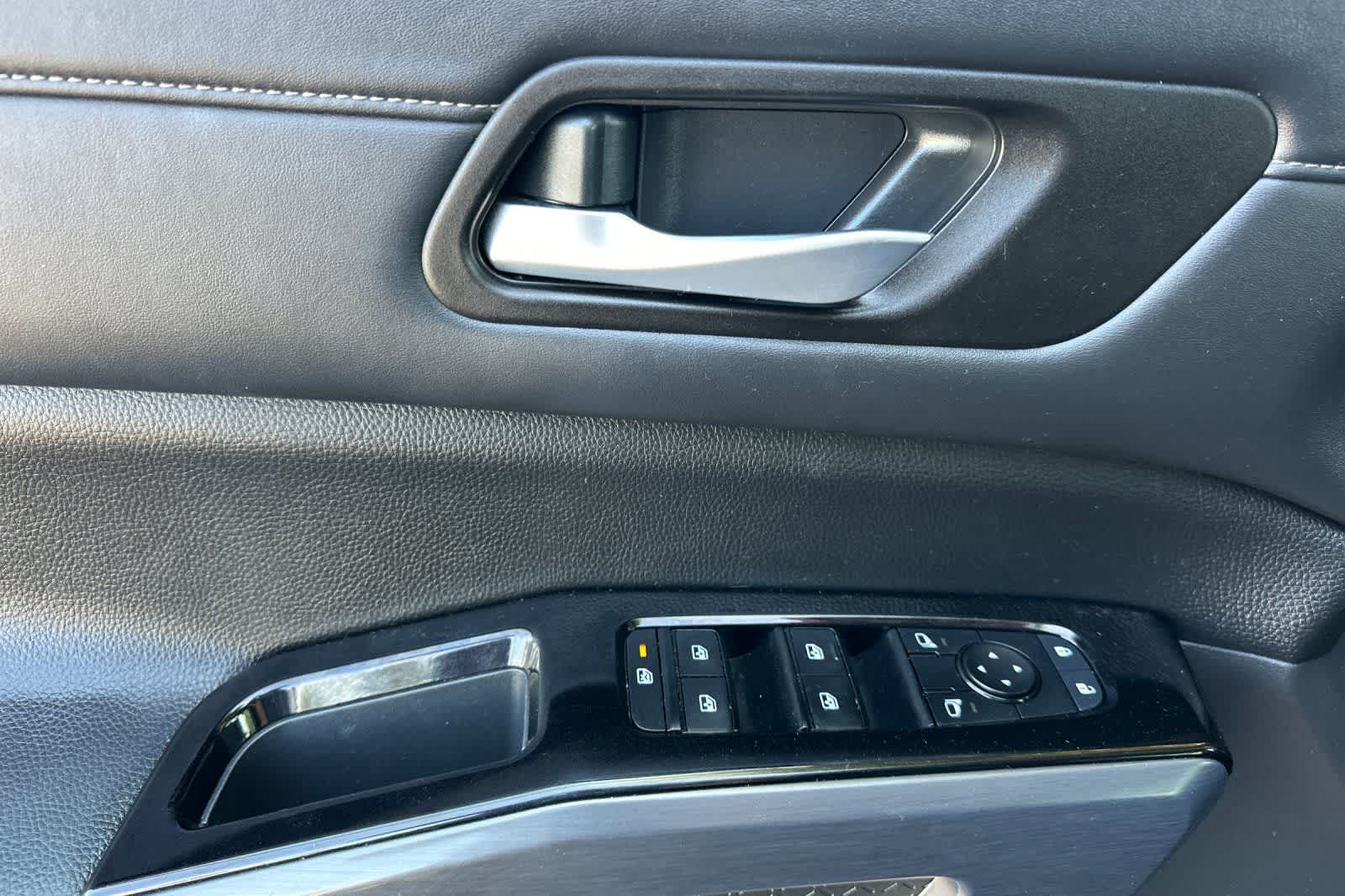 Thumbnail: 2023 Nissan Pathfinder - 15