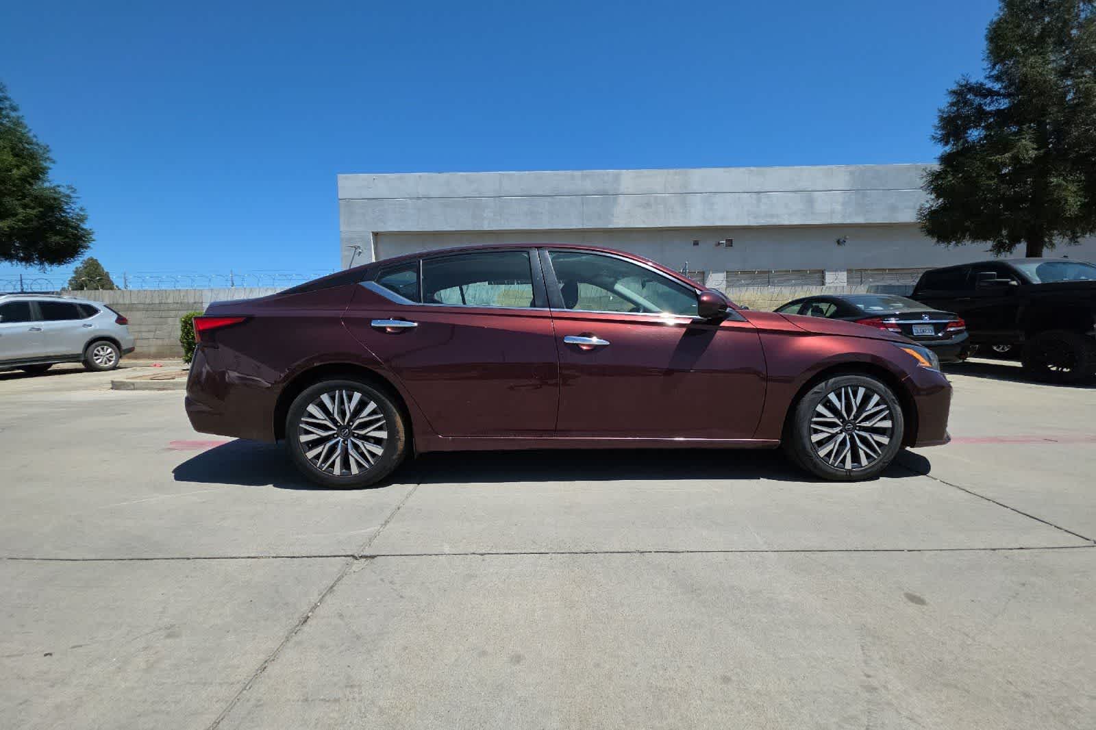 Thumbnail: 2023 Nissan Altima - 9