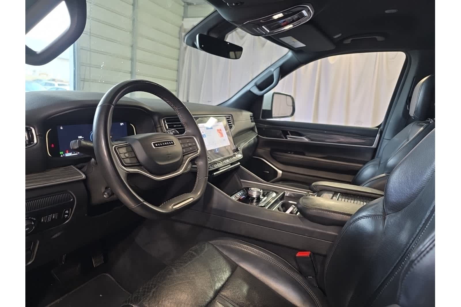 Thumbnail: 2022 Jeep Wagoneer - 18