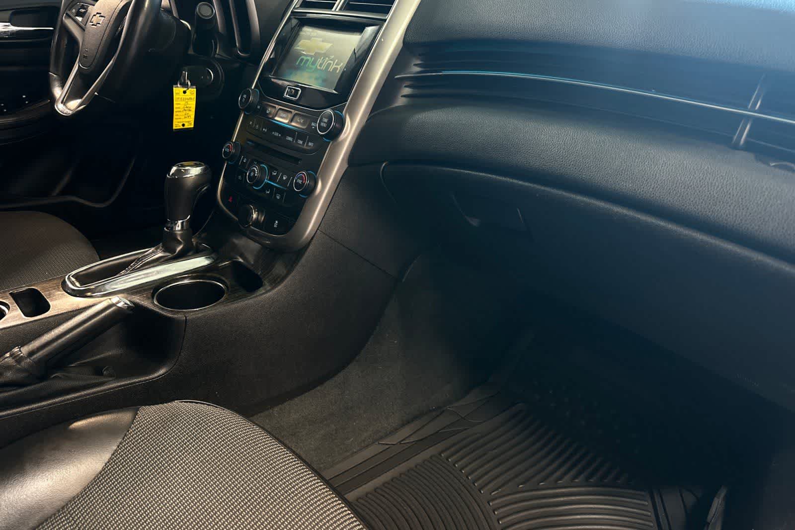 Thumbnail: 2015 Chevrolet Malibu - 17