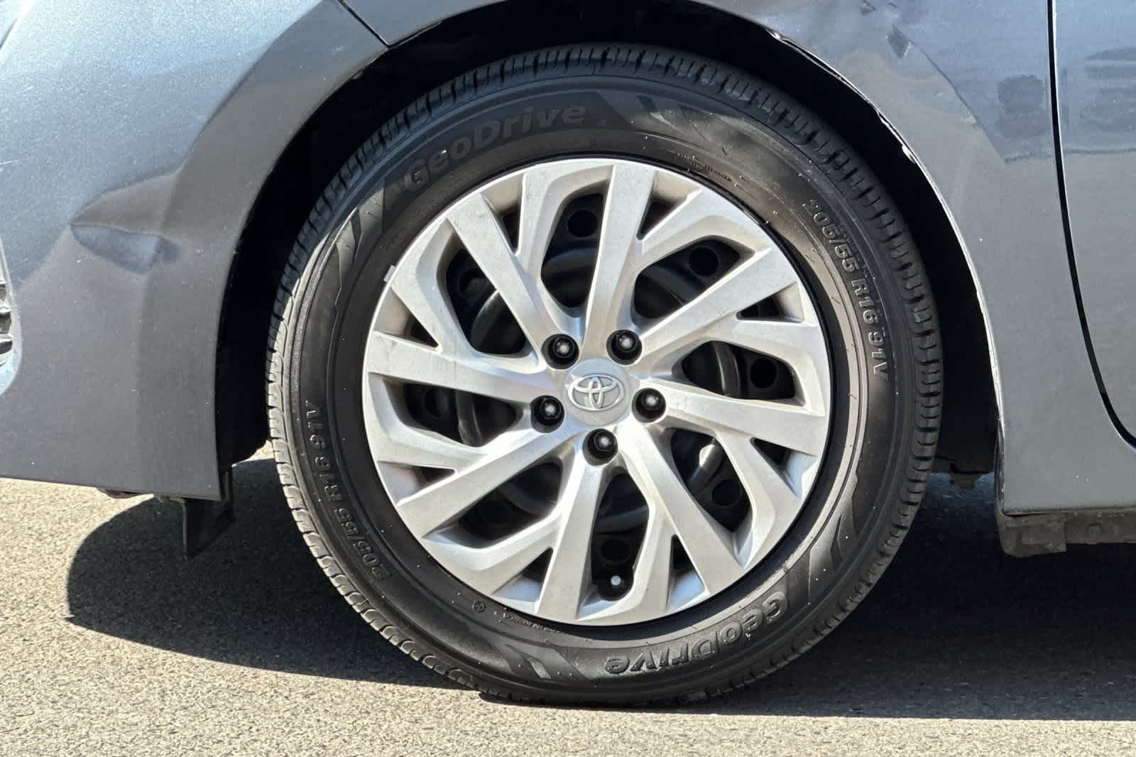 2017 Toyota Corolla LE 12