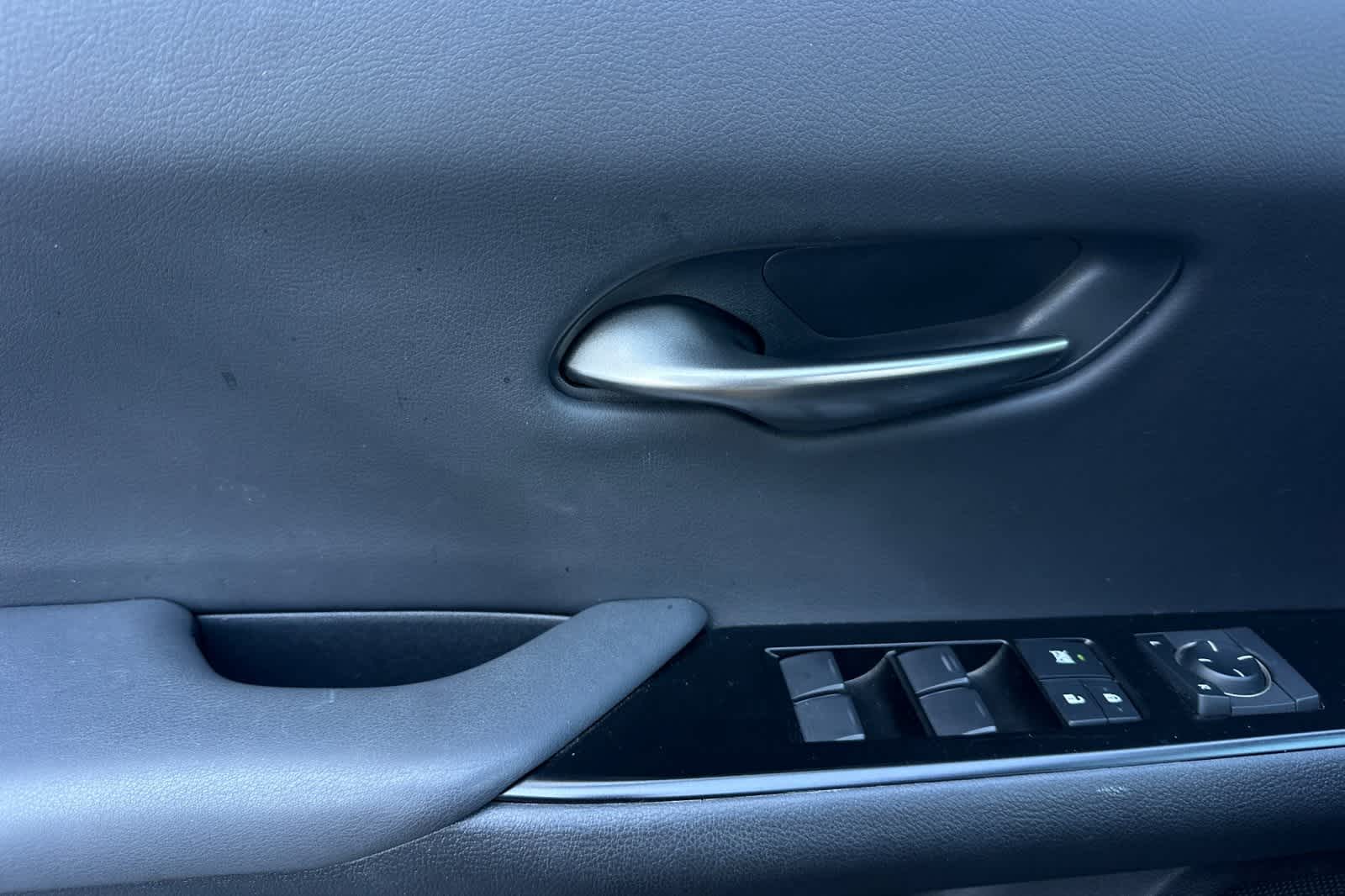 Thumbnail: 2021 Lexus UX - 15