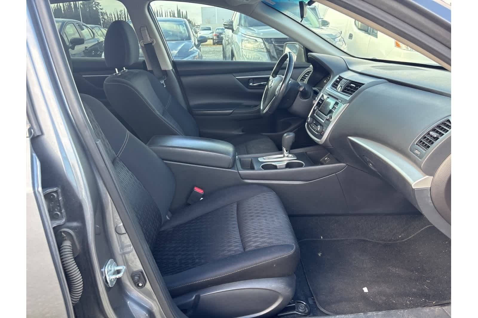 Thumbnail: 2017 Nissan Altima - 14