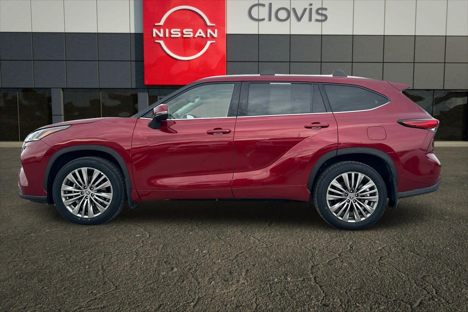 Thumbnail: 2022 Toyota Highlander - 6