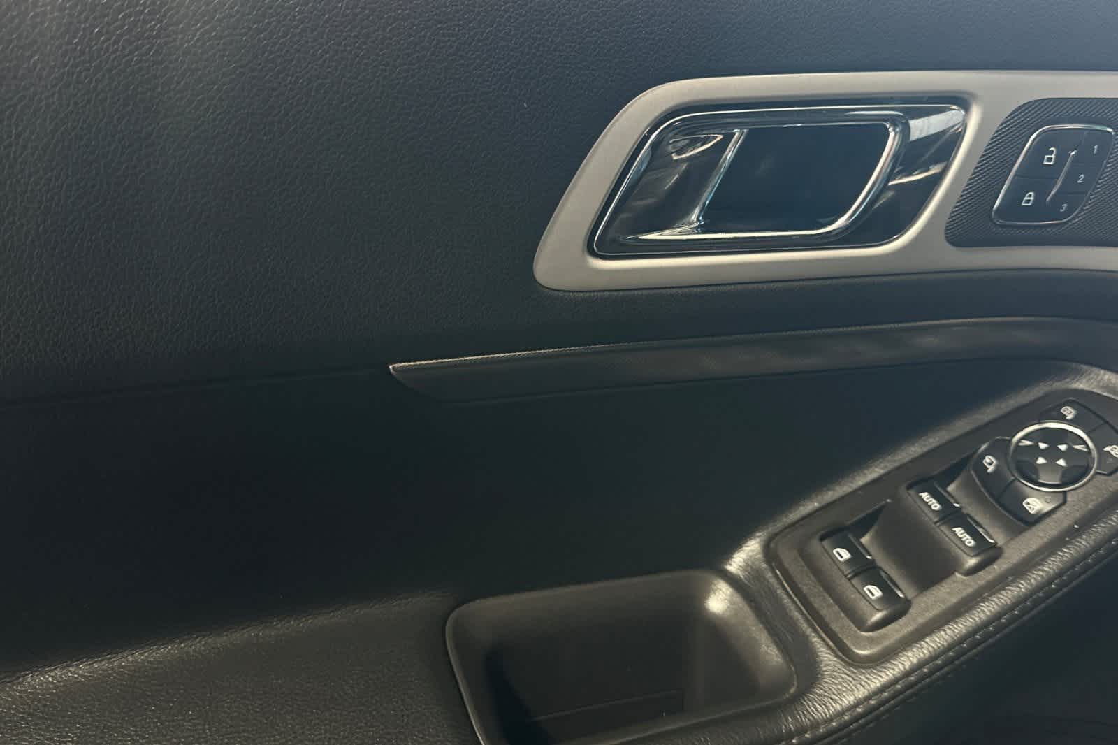 Thumbnail: 2015 Ford Explorer - 15