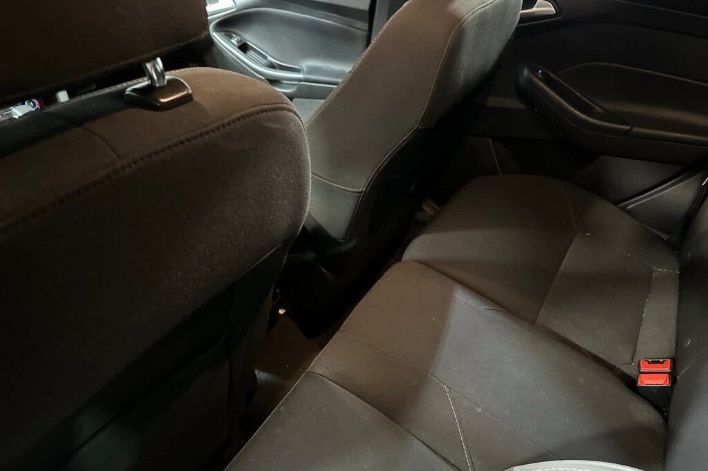 Used 2017 Ford Focus SE Hatchback