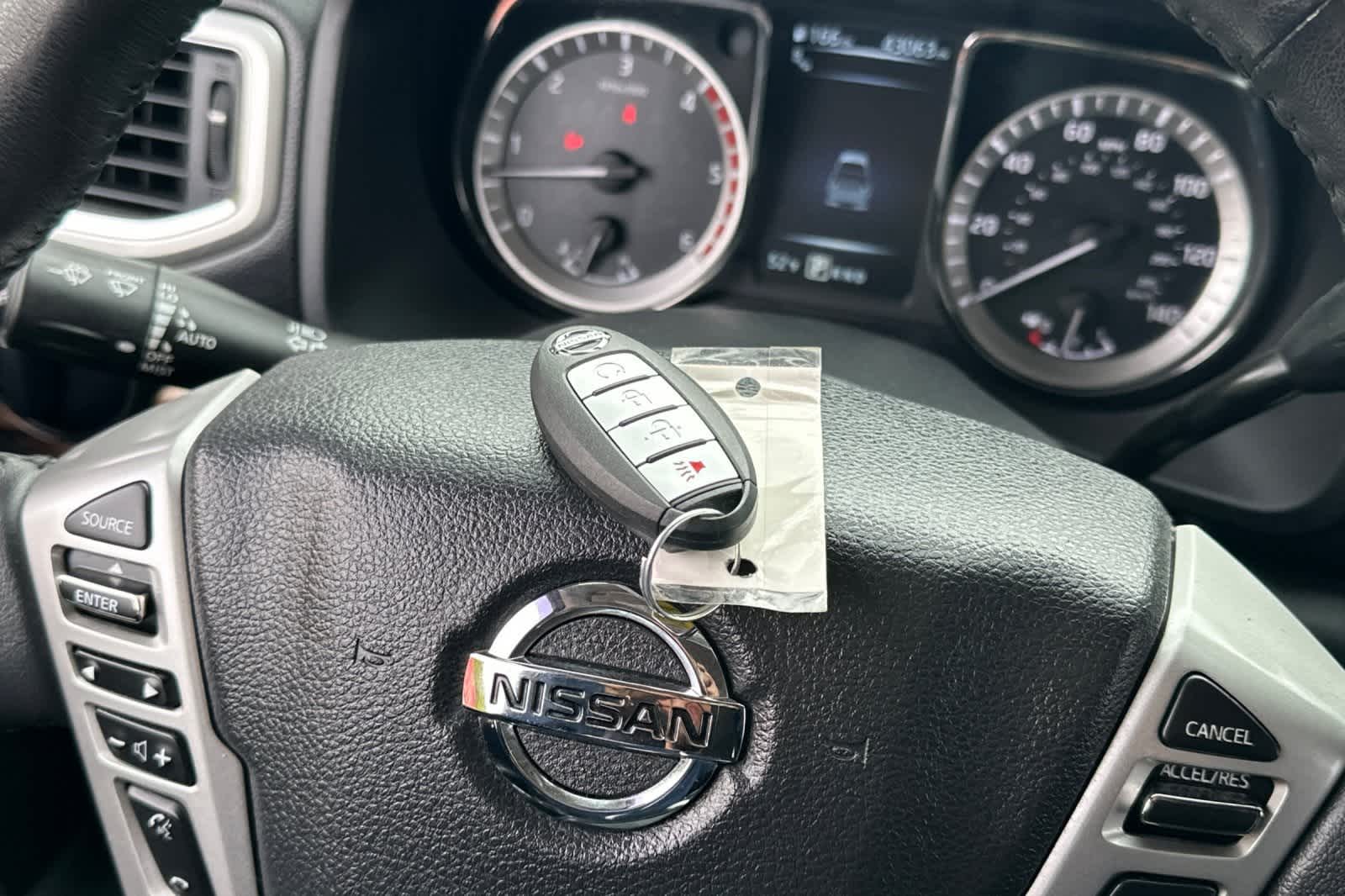 2017 Nissan Titan SL 29