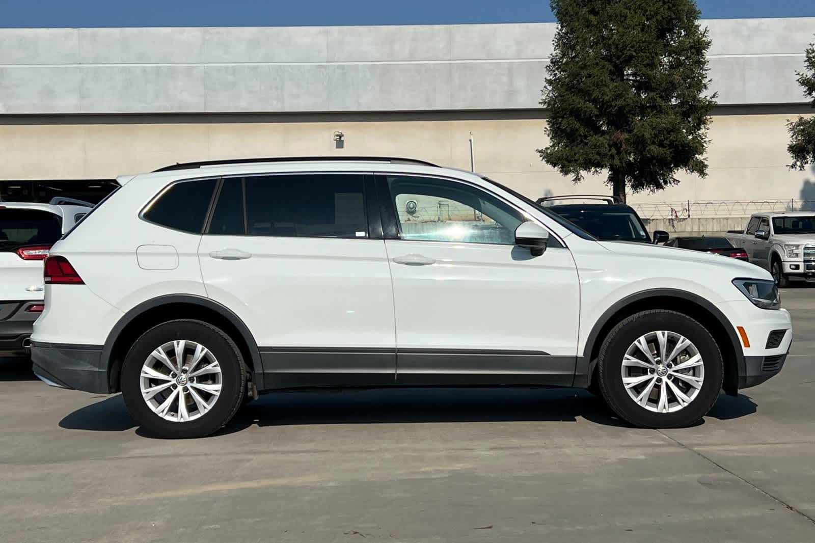 Thumbnail: 2019 Volkswagen Tiguan - 9
