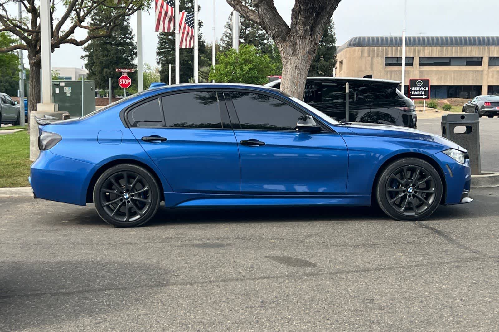 Thumbnail: 2017 BMW 3 Series - 9