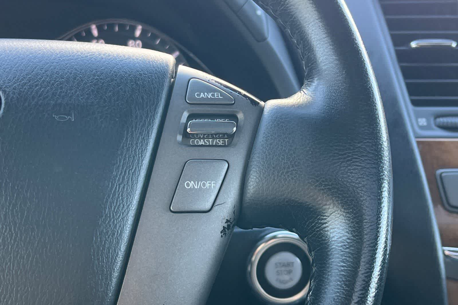 Thumbnail: 2012 INFINITI QX56 - 33