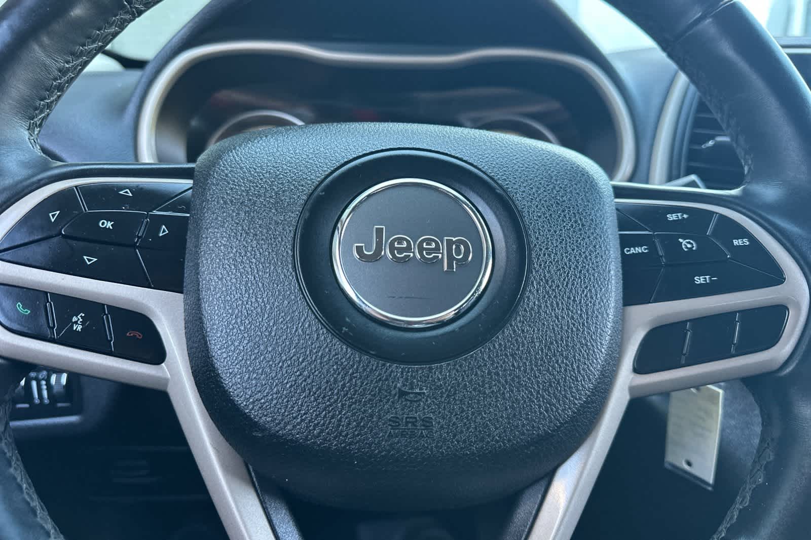 Thumbnail: 2017 Jeep Cherokee - 28