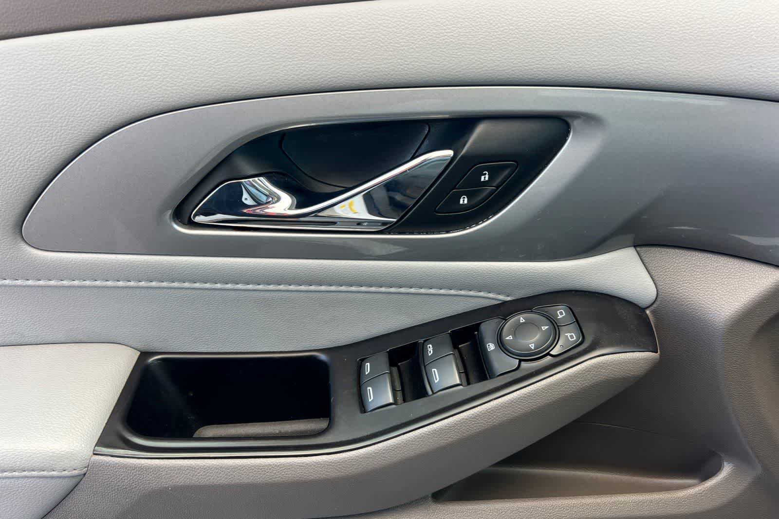 Thumbnail: 2020 Chevrolet Traverse - 15
