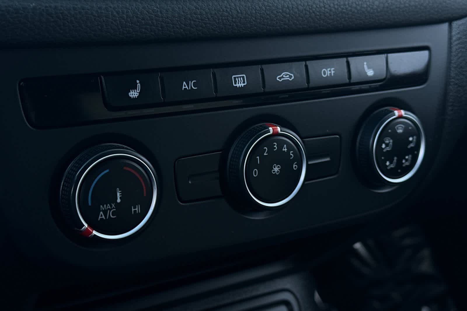 Thumbnail: 2017 Volkswagen Tiguan - 23