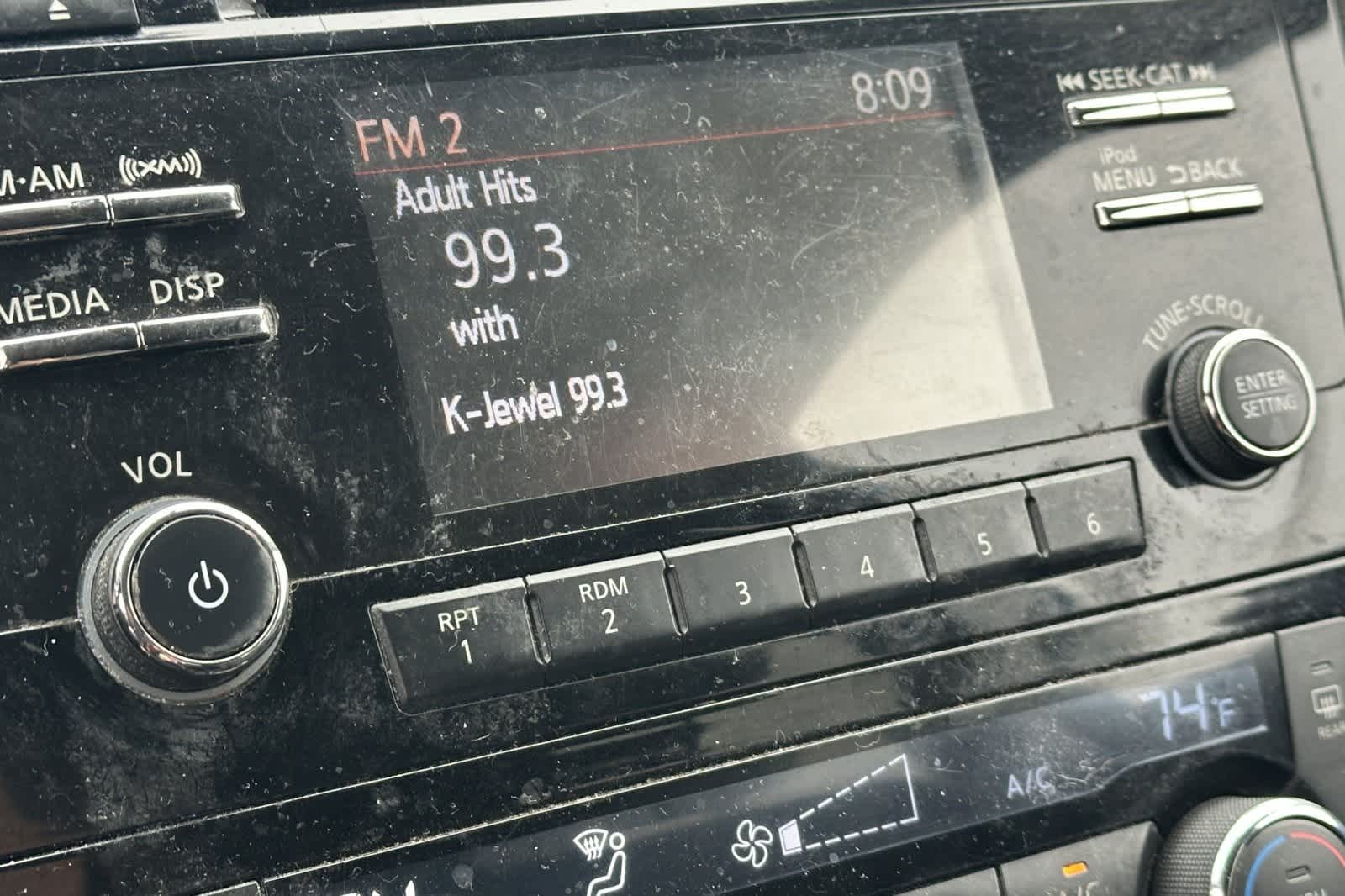 Thumbnail: 2017 Nissan Rogue - 25