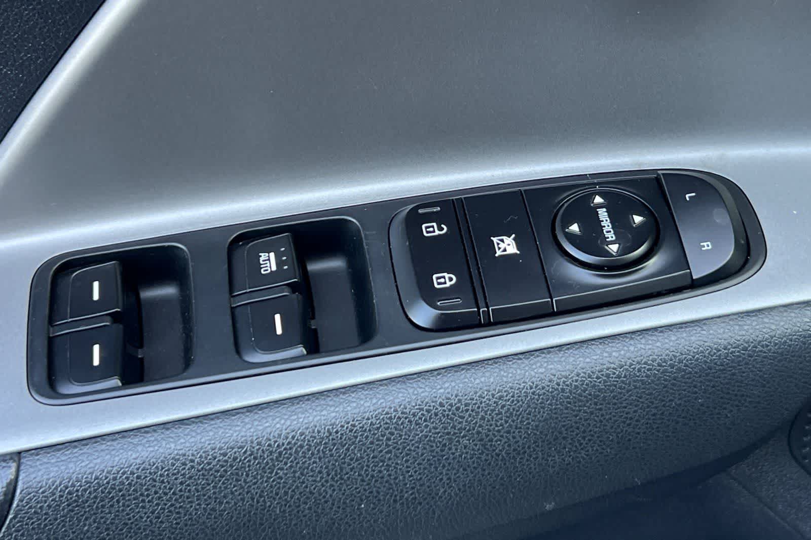 Thumbnail: 2018 Kia Niro - 14