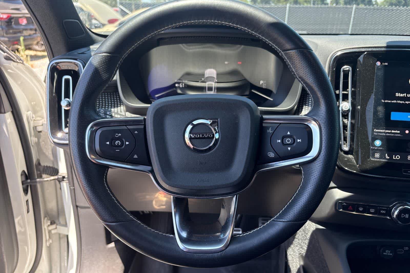 Thumbnail: 2021 Volvo XC40 - 23