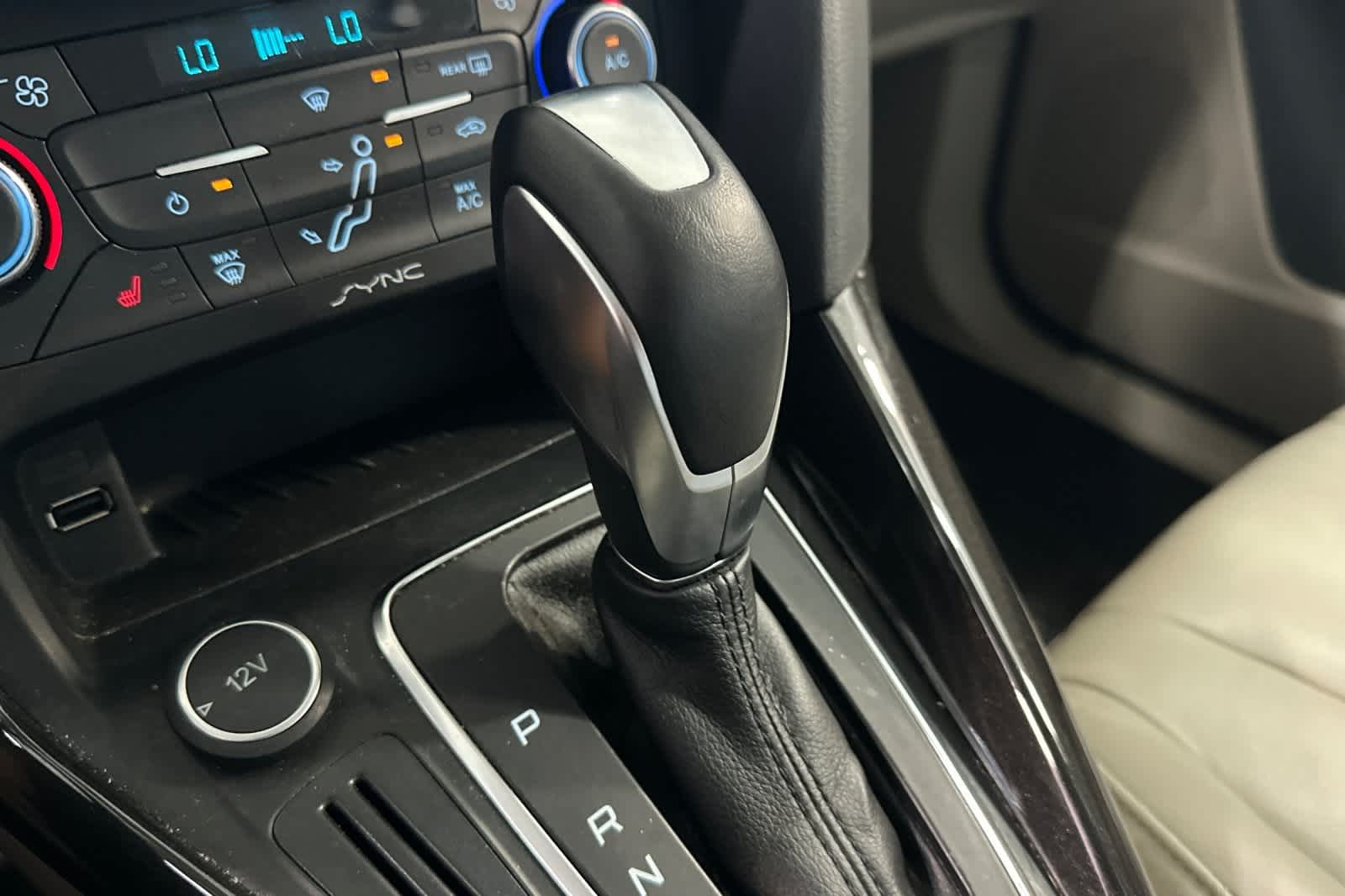 Thumbnail: 2015 Ford Focus - 25