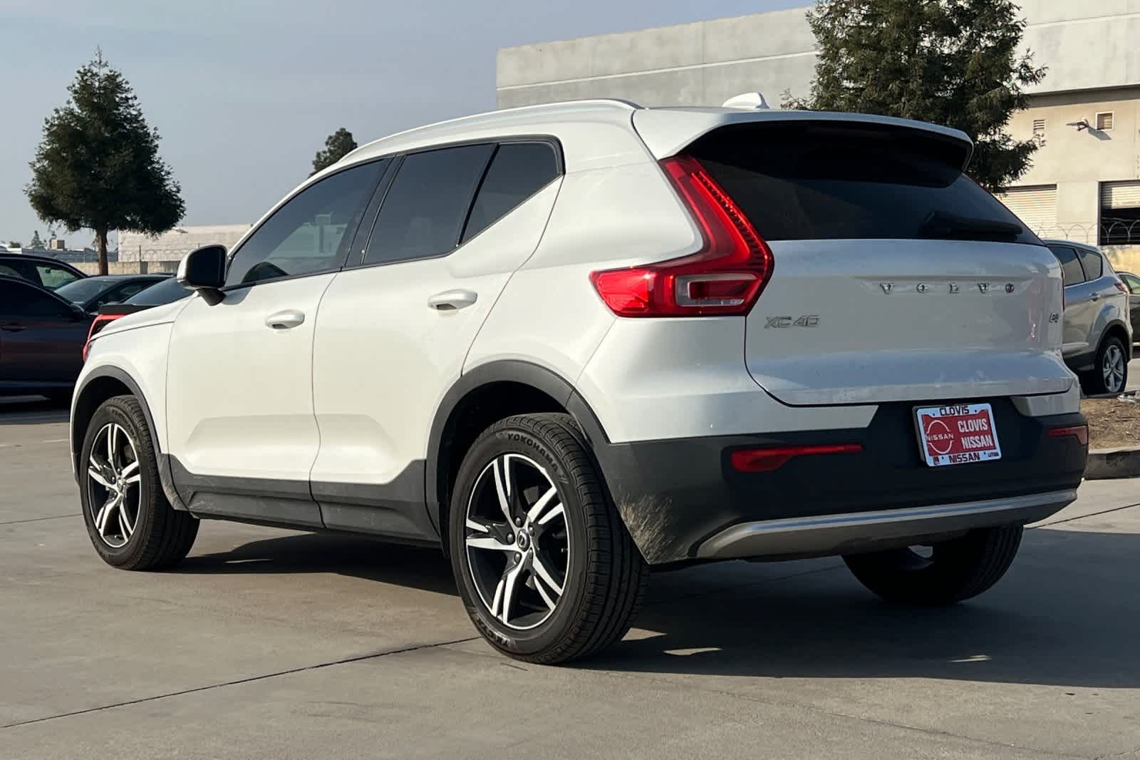 Thumbnail: 2023 Volvo XC40 - 7