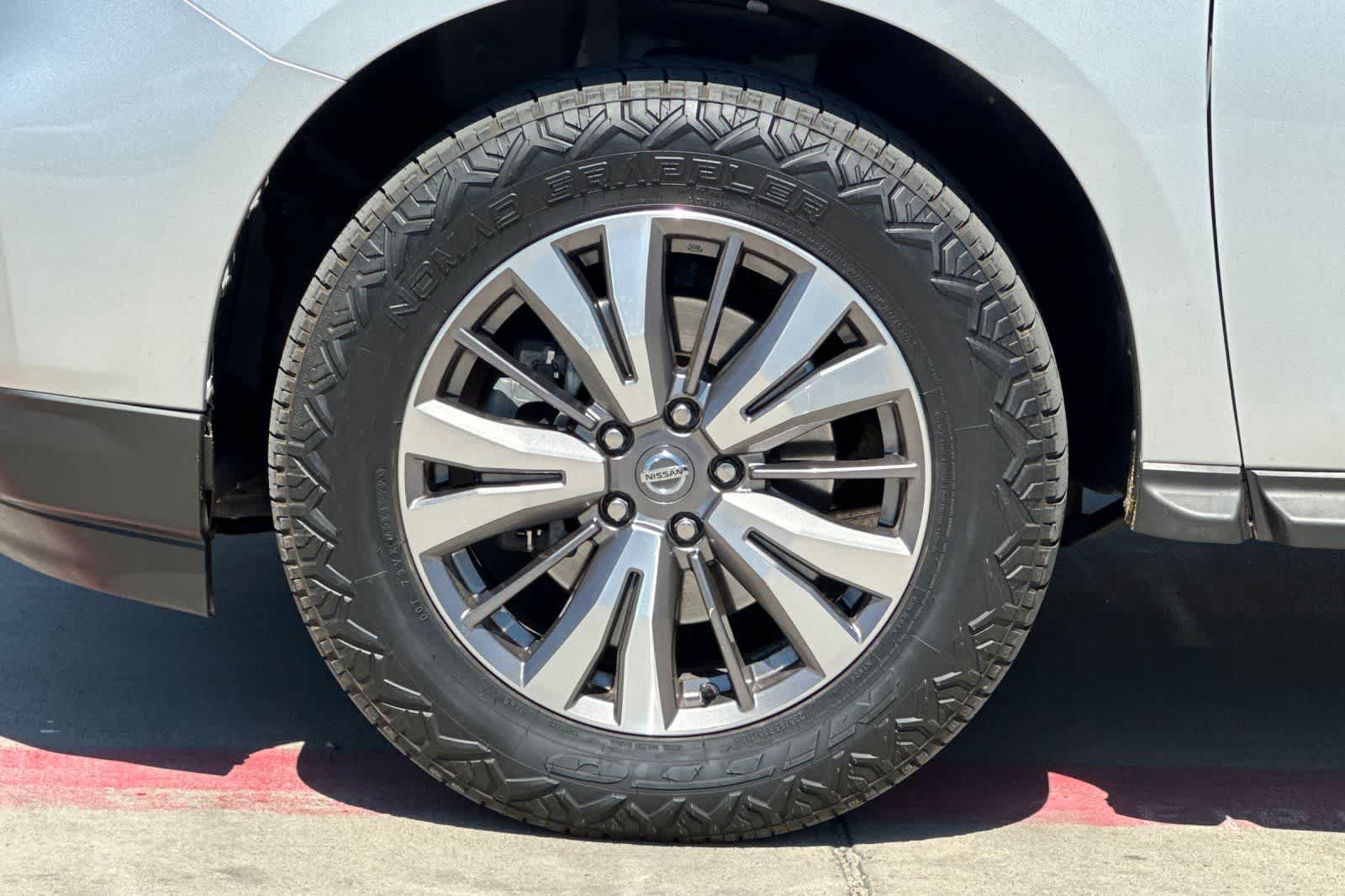 Thumbnail: 2019 Nissan Pathfinder - 12