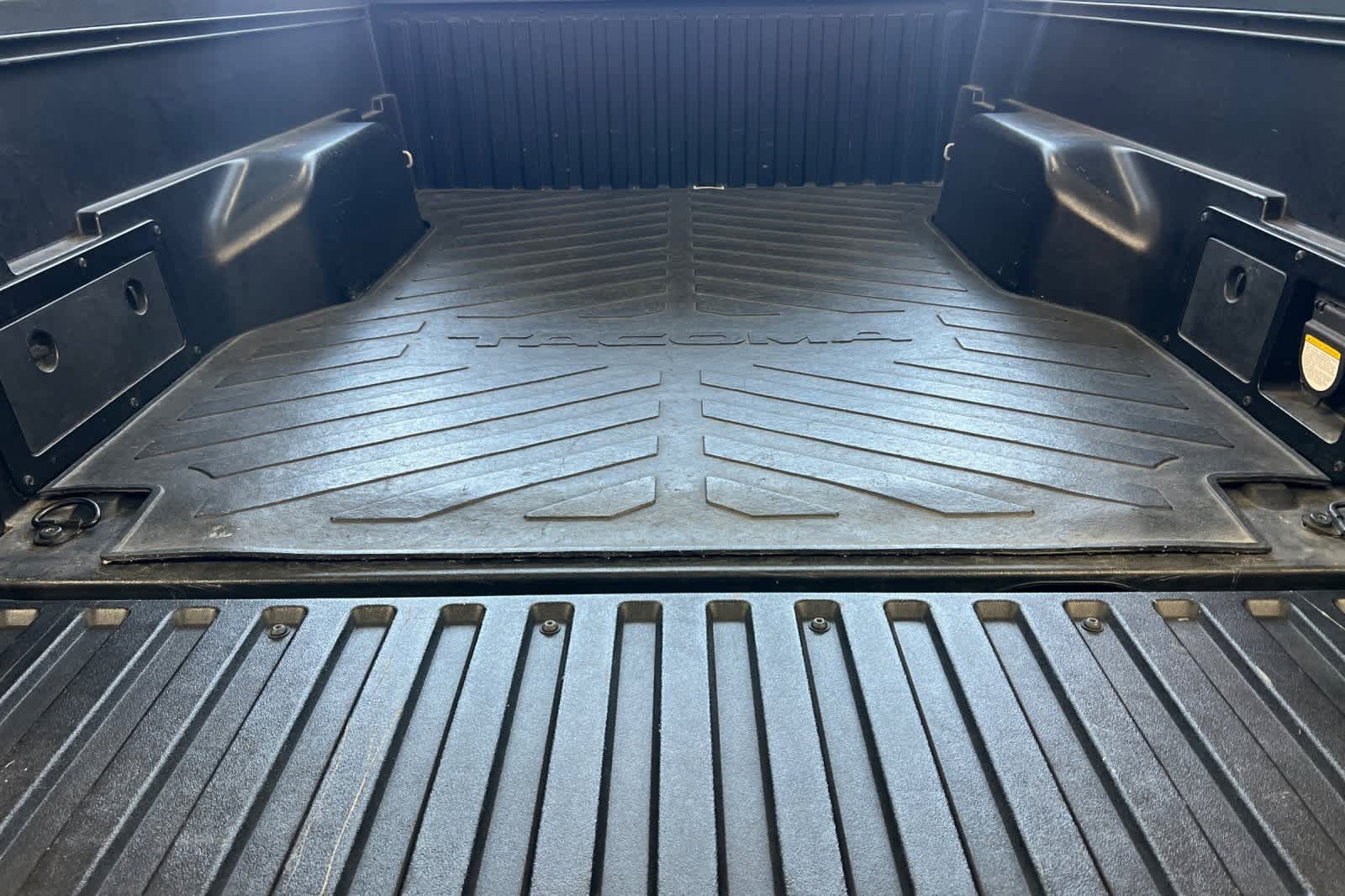Thumbnail: 2018 Toyota Tacoma - 18